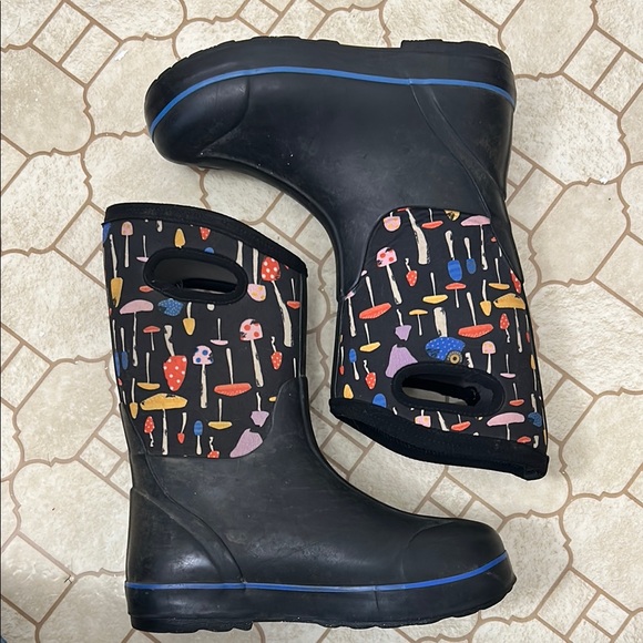 Bogs Other - Bogs Kids Black Boots with Colorful Mushroom Pattern